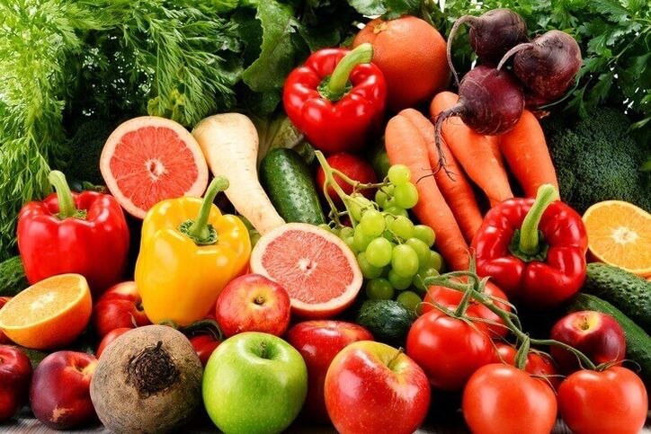 Su dieta diaria para bajar de peso puede incluir la mayoría de frutas y verduras. 